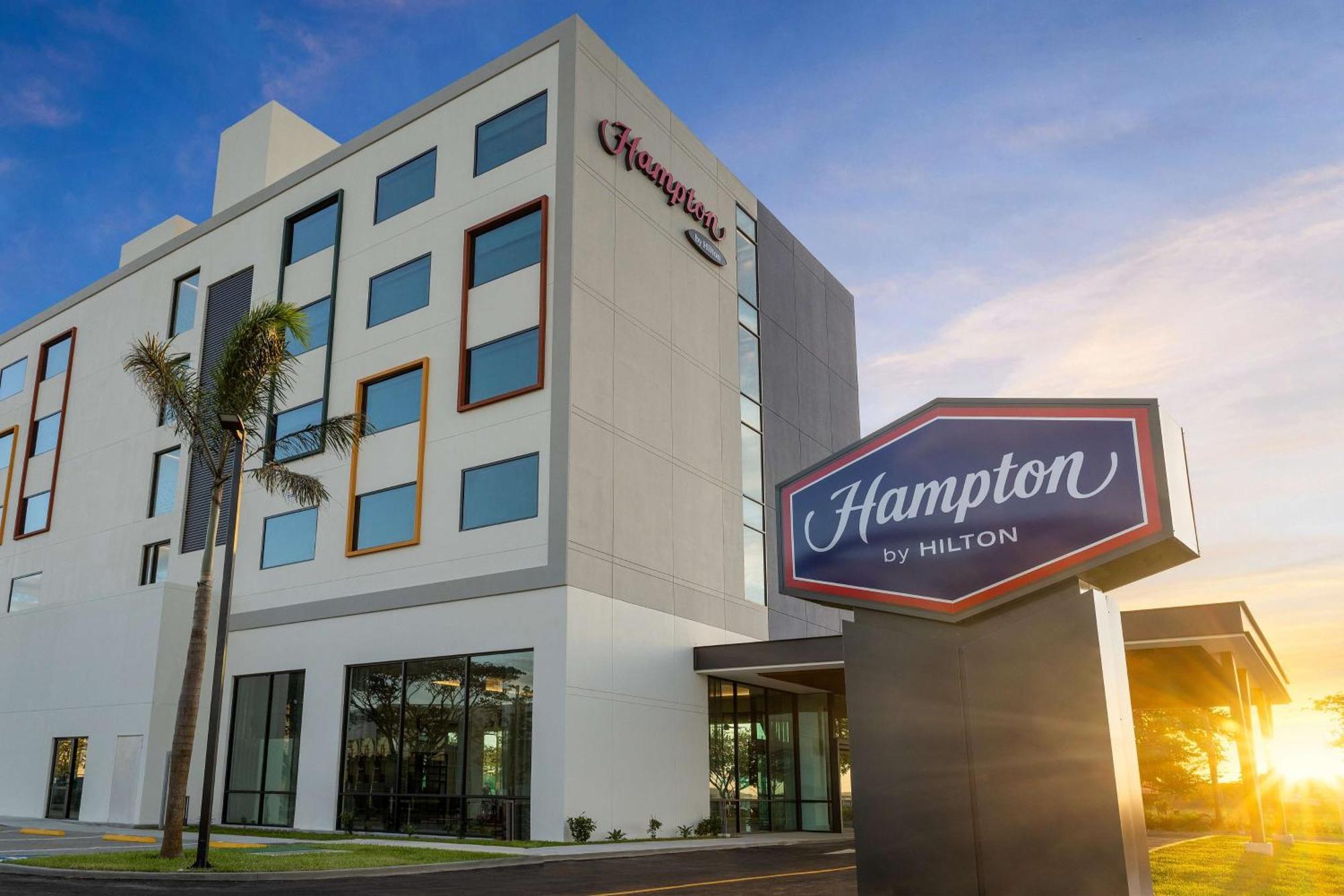 Отель Hampton By Hilton Guanacaste Airport Либерия Экстерьер фото