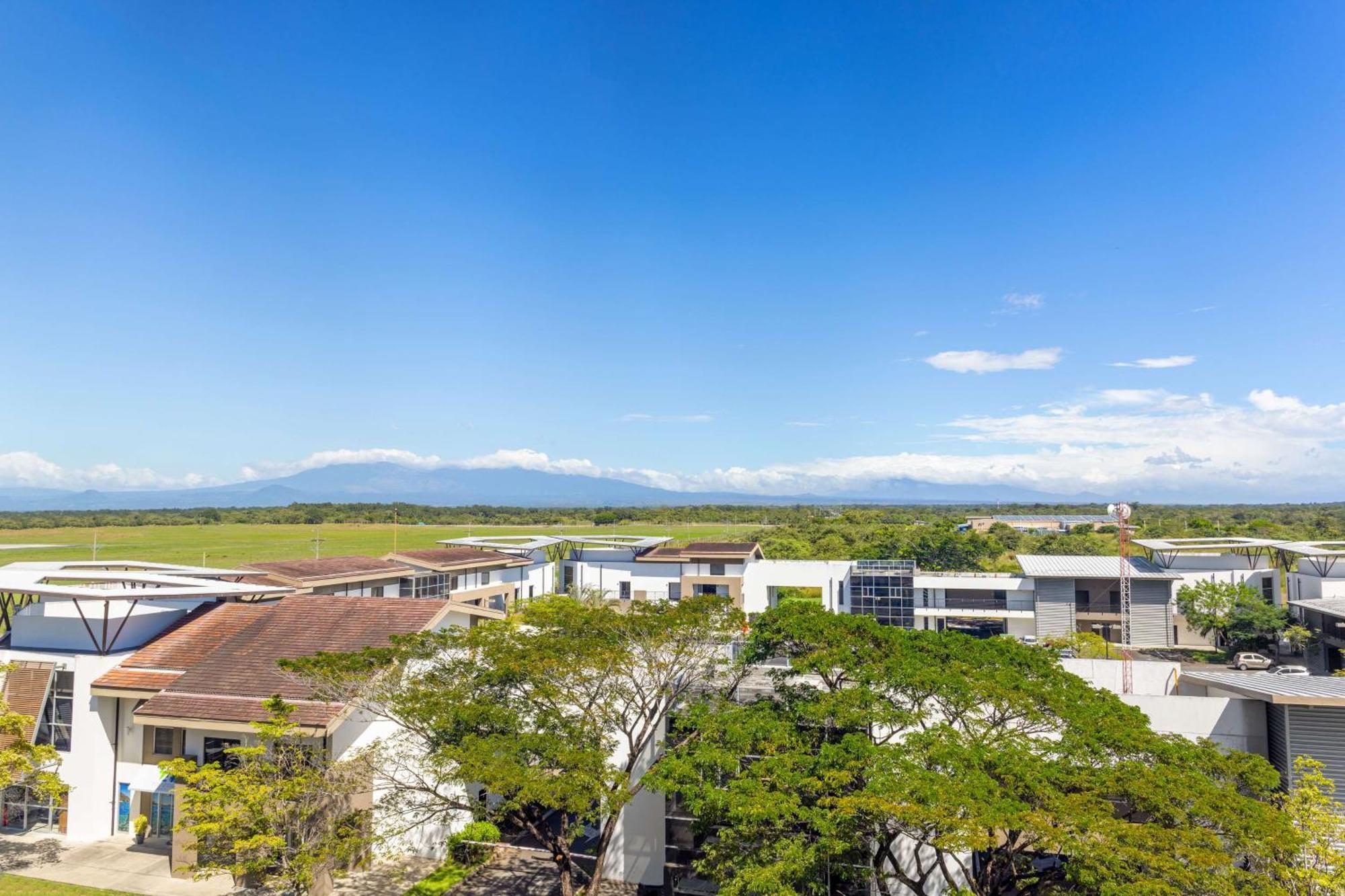 Отель Hampton By Hilton Guanacaste Airport Либерия Экстерьер фото